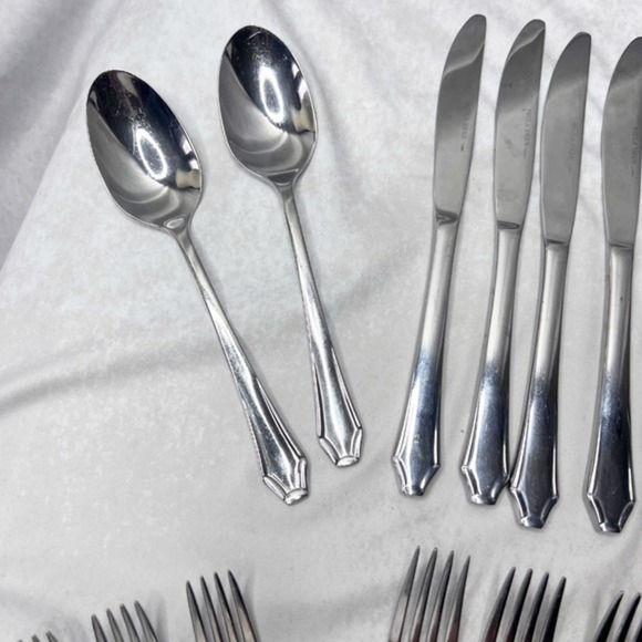 Paula Deen 24-Piece Stainless Steel Flatware Set Silverware - Picture 7 of 15